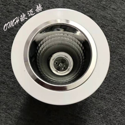 Oumahe old downlight e27 downlight ceiling light lamp holder spiral mouth energy-saving lamp shade shell old embedded spotlight white model 2.5 inch opening 7.5-8.5cm