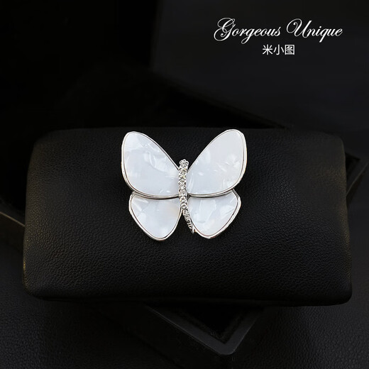 QUAMER Craft 1615 Dancing Exquisite and Simple White Small Butterfly Brooch Sweater Jacket Silver Cool Color