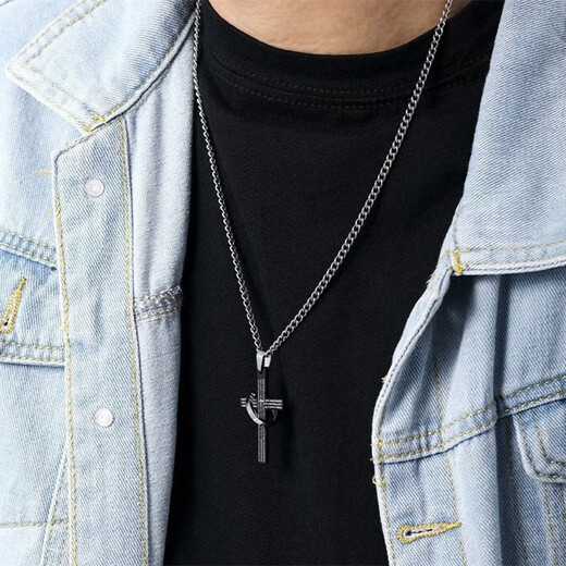 QMXD cross necklace men's trendy Korean version hip-hop men's pendant titanium steel simple fashion clavicle chain versatile gift for boyfriend