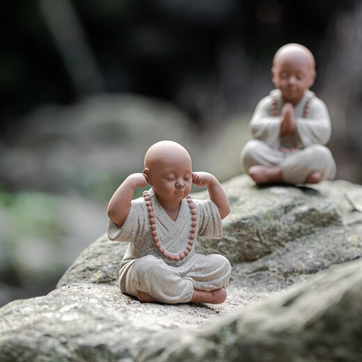 Refining fine ceramics, four little monks, tea pet, tea table, tabletop, small tea ceremony ornaments, tea accessories <set of four colored sand> + three-layer wooden base