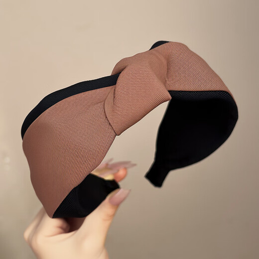 Zuoou coffee color cross hair hoop for women 2025 new wide-brimmed hair headband high-end western style fashion headwear hairpin head cave coffee color