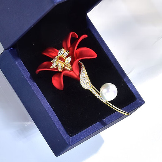 QUAMER gold store style red rose brooch, high-end women's 2024 new fashion, personality, temperament, small fragrant breast, lily red flower