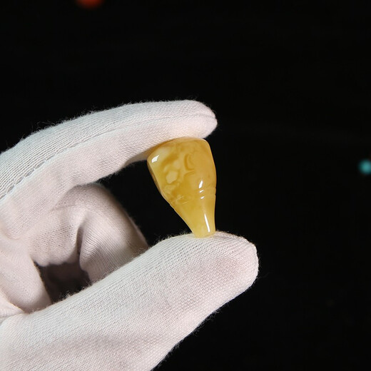 Xinyou natural Russian chicken fat yellow and white flower beeswax three-way small diamond star and moon bodhi passion seed integrated Buddha head accessories full of honey Xishi pot Buddha head 11mm with certificate