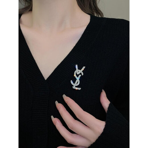 QUAMER niche design suit sweater brooch women's high-end corsage brooch exquisite and light gold letter brooch