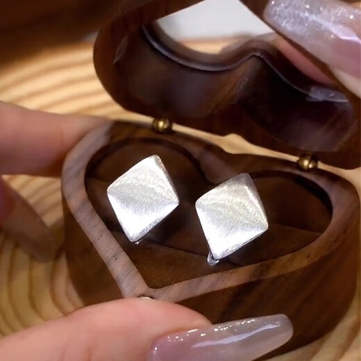 Jiuchangshi 999 sterling silver geometric rhombus brushed earrings, feminine, high-end square earrings, birthday gift for girlfriend, S999 pure silver, large size 4.5g pair