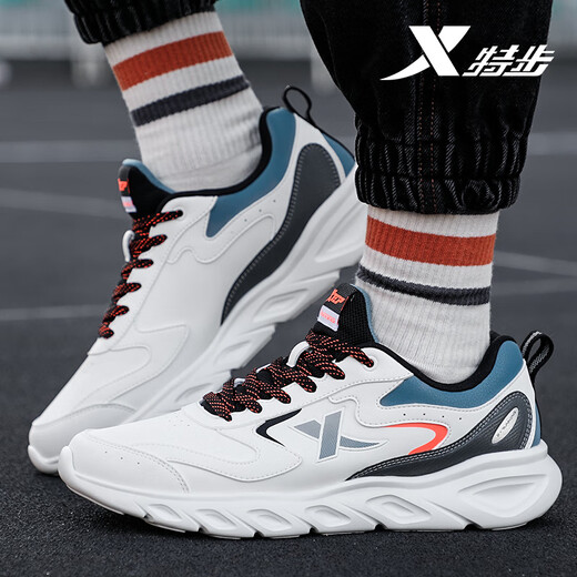 特步鞋子男鞋秋冬季皮面运动鞋旅游休闲鞋跑步鞋户外轻便学生慢跑鞋男 白兰【0092】 42