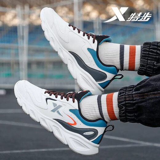 特步鞋子男鞋秋冬季皮面运动鞋旅游休闲鞋跑步鞋户外轻便学生慢跑鞋男 白兰【0092】 42