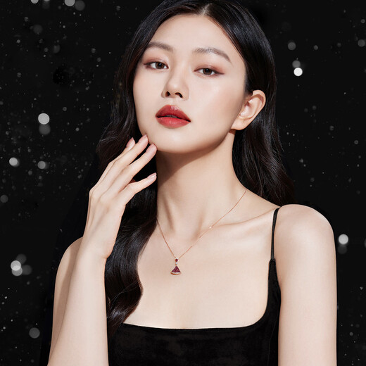 Lukfook Jewelry 18K gold mini skirt ruby diamond pendant pendant without necklace G02DSKP0001R total weight 2.11 grams