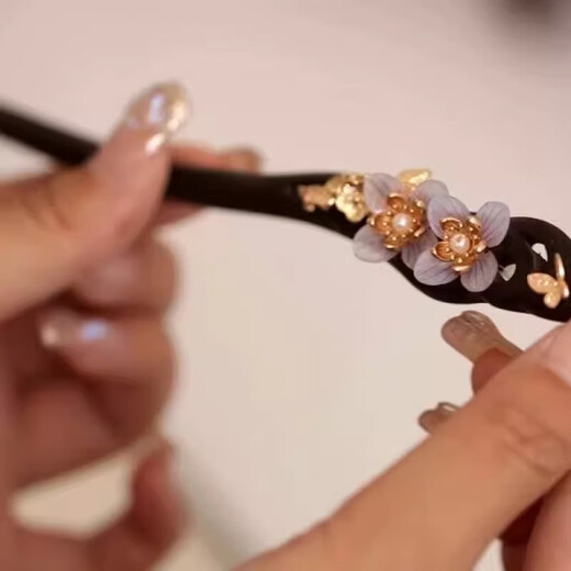 Two Worlds Huan Guo Fan Black Sandalwood Flower Hairpin Women's 2025 New Cheongsam Headdress Wooden Hairpin Plate Hairpin High-end Petal Hairpin