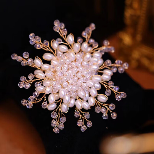 QUAMER2024 New Cluster Bead Brooch Pearl Fireworks Corsage Women's Light Luxury Temperament Suit Collection Golden Pearl Flowers (Gift Box)