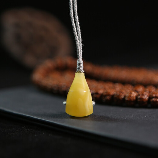 Xinyou natural Russian chicken fat yellow and white flower beeswax three-way small diamond star and moon bodhi passion seed integrated Buddha head accessories full of honey Xishi pot Buddha head 11mm with certificate