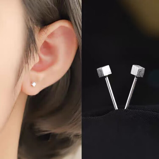 Warme Farben S925 Silver Needle Earrings for Women Brushed Three-dimensional Cubes Simple Sleeping No Need to Pick Up Ear Holes Personalized Men's and Women's Earrings A Pair of Square Earrings