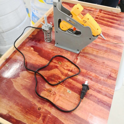 Renjuyi custom-made glue gun machine with foot-operated console workbench saves time and effort, frees up hands and improves work efficiency. Large glue gun machine (uses 11mm glue stick)
