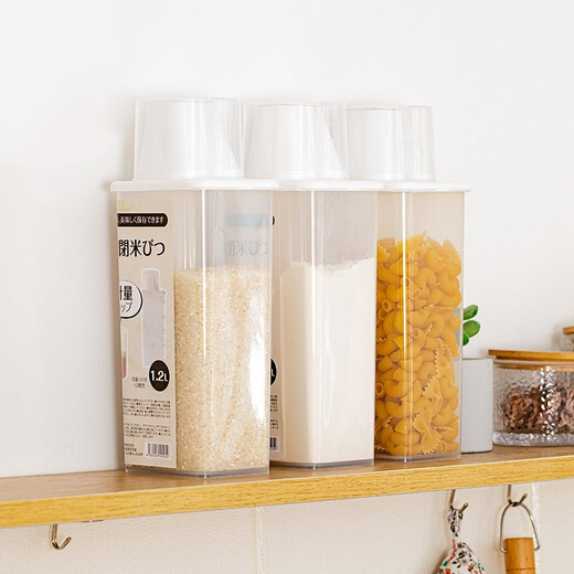 Sungsa Japanese rice bucket kitchen grain storage tank rice noodle sealed moisture-proof and insect-proof storage tank with measuring cup rice cylinder 1.2L (pack of 2)