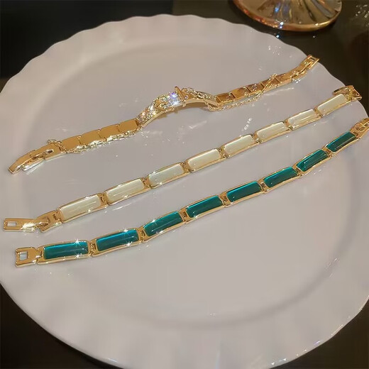 He Jiagong outlet discount store removed the cabinet and found the missing 18K gold bracelet bracelet outlet 366 bracelet bracelet (five sections adjustable) 366