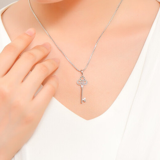 Yuan Shengfu's new PT950 high-quality fashion key platinum pendant, fashionable, shiny and versatile platinum necklace pendant, 2.47 grams (excluding necklace)