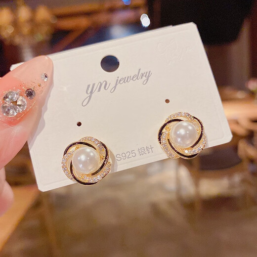 KASIYU2024 new autumn micro-embedded winding synthetic pearl earrings for women, fashionable, compact and versatile earrings, earrings, white