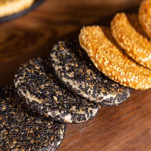 Jubilee snacks Huangshigang cake Hubei specialty black sesame cake old-fashioned crackers traditional pastries snacks black sesame flavor affordable 2Jin Jin equals 0.5kg Free half Jin Jin equals 0.5kg Real delivery 2.5Jin Jin equals 0.5kg