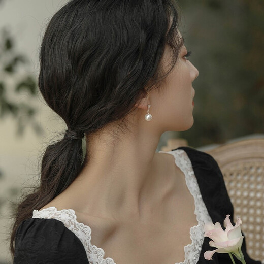 Warme Farben high-end imitation pearl earrings for women, elegant and fashionable earrings for women, French retro niche earrings, birthday gifts for women, shell earrings