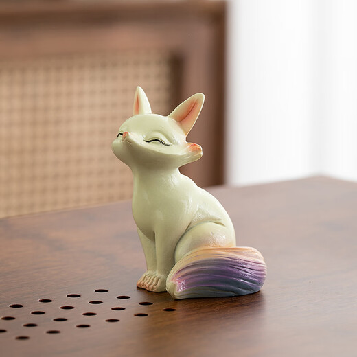 At noon, the color-changing little fox tea pet can raise fine tea, tea tray, tea table, tea set accessories, tea table couple resin ornaments, color-changing tea pet fox