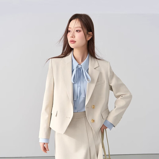 Lady Bird interview blazer women's professional formal attire teacher commuting light workplace small man wear suit