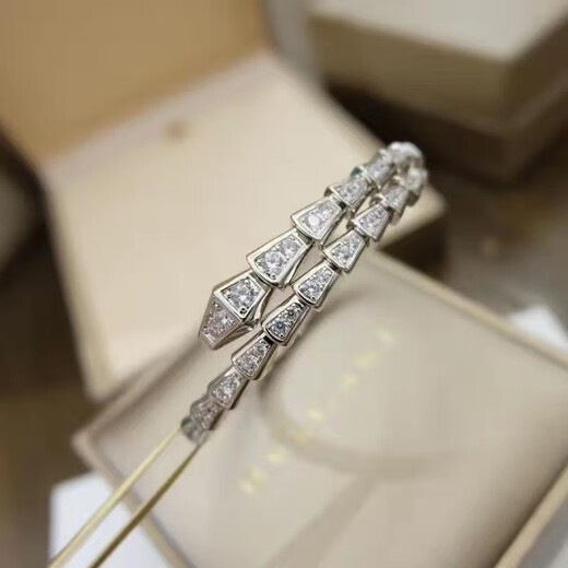 Zhimo (ZHIMO) 18k gold bracelet light luxury white mother-of-pearl snake bone bracelet women niche design fashion sense snake bone bracelet white mother-of-pearl inlaid with diamonds