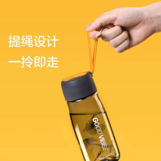 Camellia (CHAHUA) colorful plastic water cup for men and women, sports portable kettle, simple, fashionable, portable rope cup with tea separator, yellow rope - 520ml