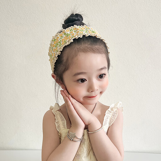 BARY REEF Sweet and Cute Colorful Widening Bangs Sticker Broken Hair Artifact for Girls Children's Velcro Sticker Baby Girl Doesn't Hurt Broken Hair Stickers Little Apple - This on Hair 1pc