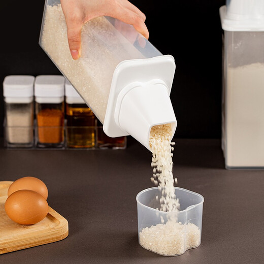 Sungsa Japanese rice bucket kitchen grain storage tank rice noodle sealed moisture-proof and insect-proof storage tank with measuring cup rice cylinder 1.2L (pack of 2)