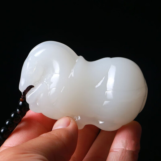 Yiqinxuan white jade horse handle pieces, three-dimensional finely carved jade horse toy pieces, ornaments, pendants, jade jewelry