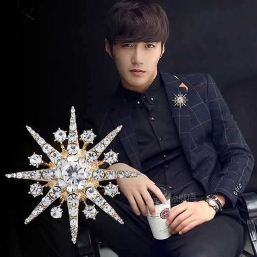 Sili anti-exposure corsage Korean style suit eight-pointed star men's brooch personalized light luxury accessories pin silver sparkling diamond eight-pointed star