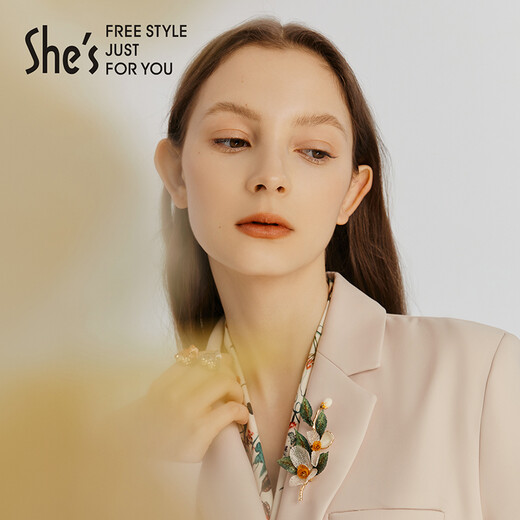 She s Akiko Van Gogh rose original hand-embroidered French brooch corsage high-end pin silk scarf buckle birthday gift for women white rose H0