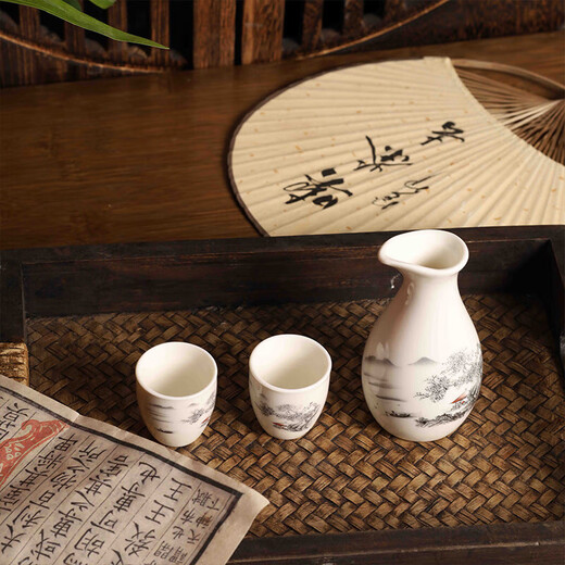 Five-piece wine set, 1 pot, 4 cups, generous Qingshan Green Kettle, heart-shaped cup set, liquor, spirits, wine divider, sake, Qingshan Green Water, 1 pot, 4 cups (with gift box)