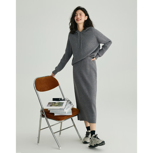 Demana Letters from afar Spring, Autumn and Winter gray suit hooded sweater hidden flesh skirt knitted women's two-piece set