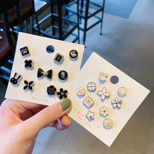 Qindu Anti-Light Anti-Light Buckle Mini Brooch Versatile Collar Chest Fixing Clothes Buckle Pin 2022 Spring and Summer The Manager Recommends Black + White + Pearl 30 Pieces