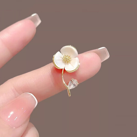 Timo shell camellia simple small exquisite flower palace cheongsam accessories brooch corsage pin anti-exposure buckle women's shell camellia brooch A24-210