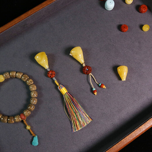 Xinyou natural Russian chicken fat yellow and white flower beeswax three-way small diamond star and moon bodhi passion seed integrated Buddha head accessories full of honey Xishi pot Buddha head 11mm with certificate