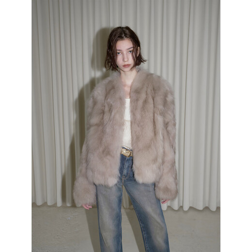 Fu Zhien's fashionable O'Neill, fashionable, exquisite and elegant, two-color wrap-around stand-up collar, dropped shoulders, short fox fur coat, soft rice coffee - stand-up collar. Finnish sagafurs fox fur S