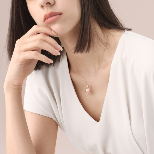 Chow Sang Sang's brand EMPHASIS 18k rose gold mother-of-pearl pendant, pink and white three-dimensional shell 90957P, pre-order payment, about 8-10 weeks