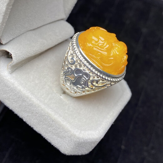 Sanskrit beeswax carved large ring, faucet beeswax ring for men, fashionable and lively old honey, chicken fat yellow