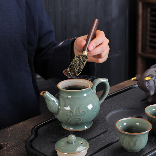 Yunhua Tea Ceremony Six Gentlemen Set Black Sandalwood Tea Needle Tea Spoon Tea Clip Kung Fu Tea Set Accessories 6-piece Set of Tea Making Tools Six Gentlemen of the Soaring Tea Ceremony + Pixiu Tea Pet