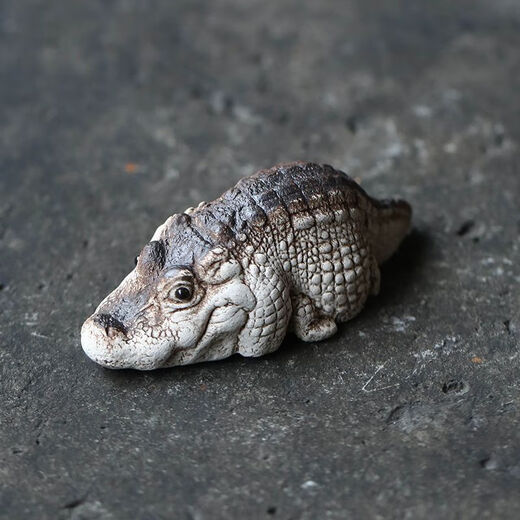 Quhe internet celebrity crocodile purple sand tea pet ornaments tea crocodile pure handmade personalized tea play cute simulation Aa purple sand internet celebrity fat crocodile