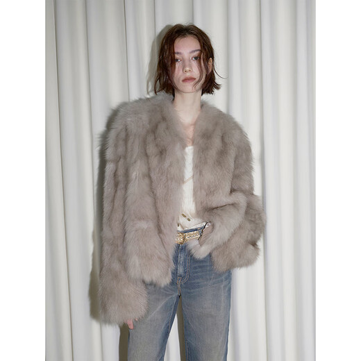 Fu Zhien's fashionable O'Neill, fashionable, exquisite and elegant, two-color wrap-around stand-up collar, dropped shoulders, short fox fur coat, soft rice coffee - stand-up collar. Finnish sagafurs fox fur S