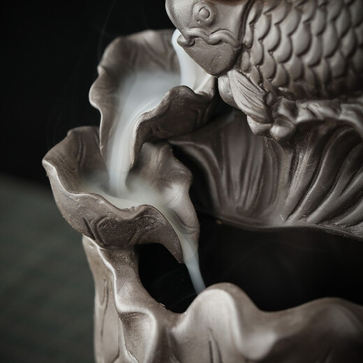Yuxuan purple clay tea pet backflow incense burner koi ornaments fish playing in the lotus pond handmade cute fortune-enhancing pieces tea table tea play carp backflow incense burner fish playing in the lotus pond