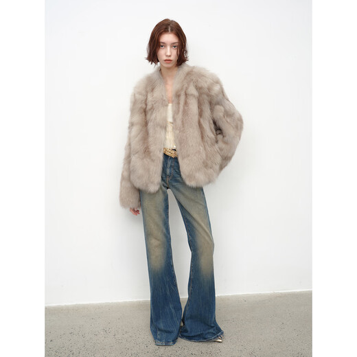 Fu Zhien's fashionable O'Neill, fashionable, exquisite and elegant, two-color wrap-around stand-up collar, dropped shoulders, short fox fur coat, soft rice coffee - stand-up collar. Finnish sagafurs fox fur S