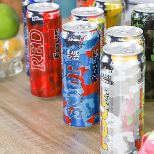 Vier Loko (vier Loko), der aus den Vereinigten Staaten Sloko vorgemischt Cocktail importiert wurde.