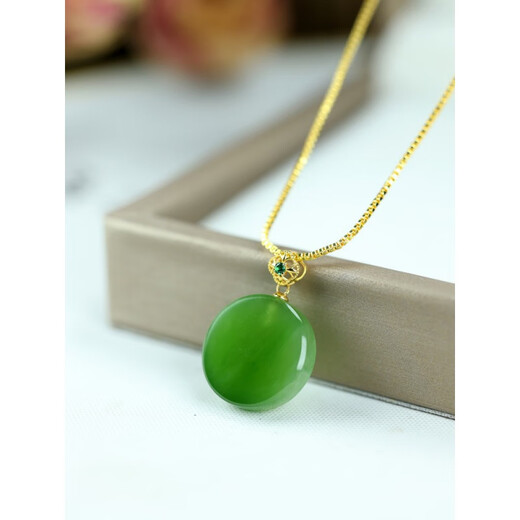 Fat Donglai same style 18K gold Ping An Wu Shi brand Hetian jade jasper Yang green pendant 18k gold inlaid jade pendant lock 18K gold apple green Ruyi 34-24-5mm + silver necklace