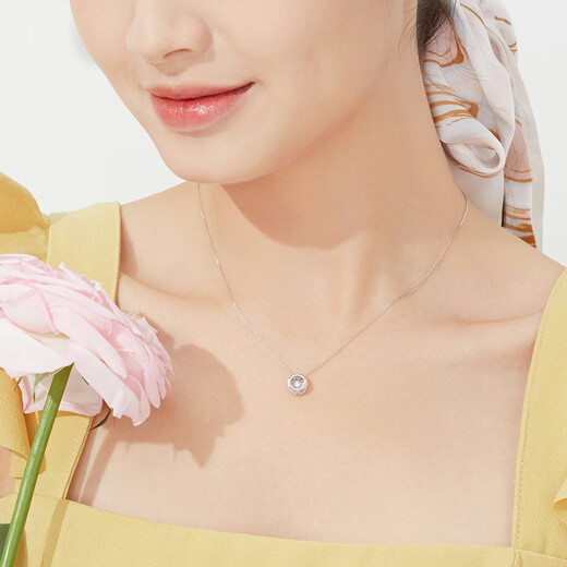 Lukfook Jewelry 18K Gold Beating Heart Diamond Necklace Swingable Chain for Gifts cMDSKN0049W Total Weight 2.14 Grams