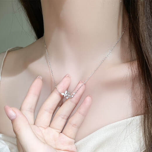 Lao Fengxiang Twin Butterfly Silver Necklace for Women Light Luxury Niche Fashion Clavicle Chain Valentine's Day Birthday Gift for Girlfriend and Wife Twin Butterfly Set Chain *Local warehouse/delivered nearby