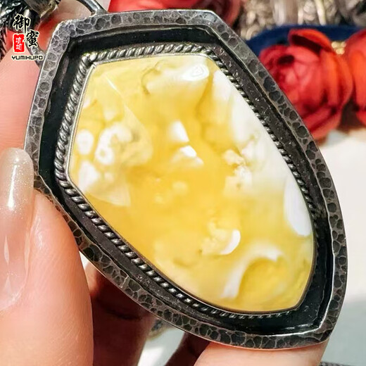 Royal Honey Natural Amber White Flower Wax Pendant Silver Inlaid Beeswax Sweater Chain Necklace Unoptimized High-end Orphan Product Comes with National Inspection Certificate D120901 31.84g (With National Inspection Certificate)